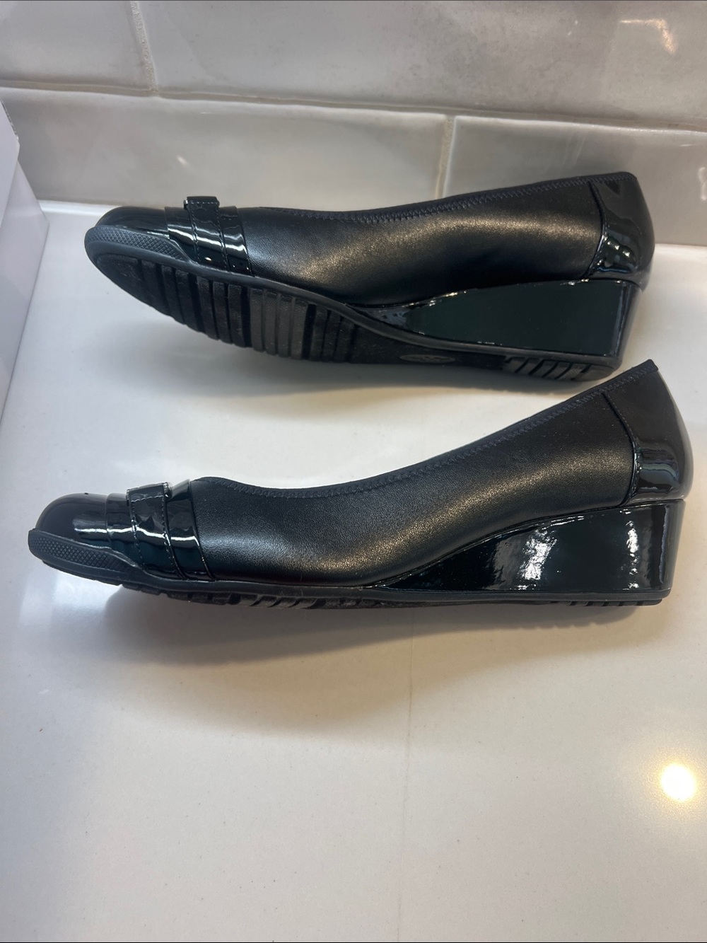 Anne Klein Women's Black Slip-On Wedge with Metallic Accent NWT 9.5 - Picture 3 of 10